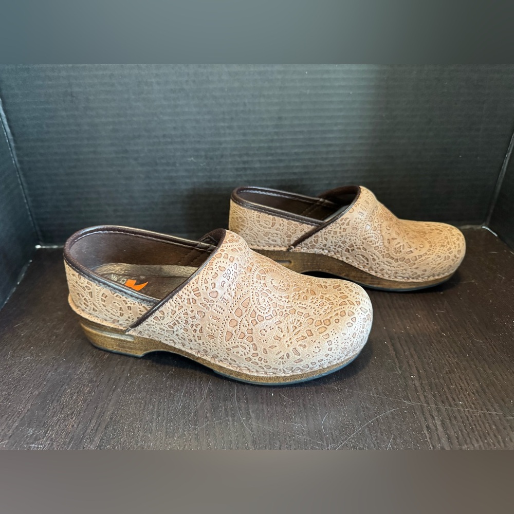 Dansko Pro XP Professional Pecan Lace Leather Clog Size 37( US7) - Picture 2 of 8